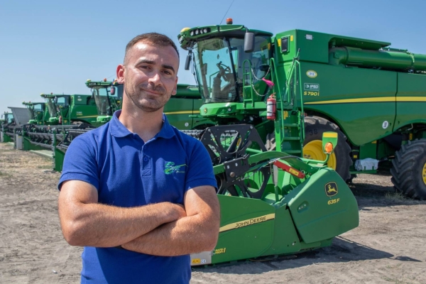 Ionel Pistrui, unul dintre inginerii agronomi care coordoneaza ferma vegetala Emiliana West Rom_b