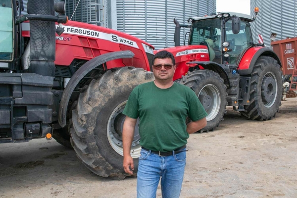Marius Preda, seful fermei Agricola International Brebeni si tractoarele Massey Ferguson_b