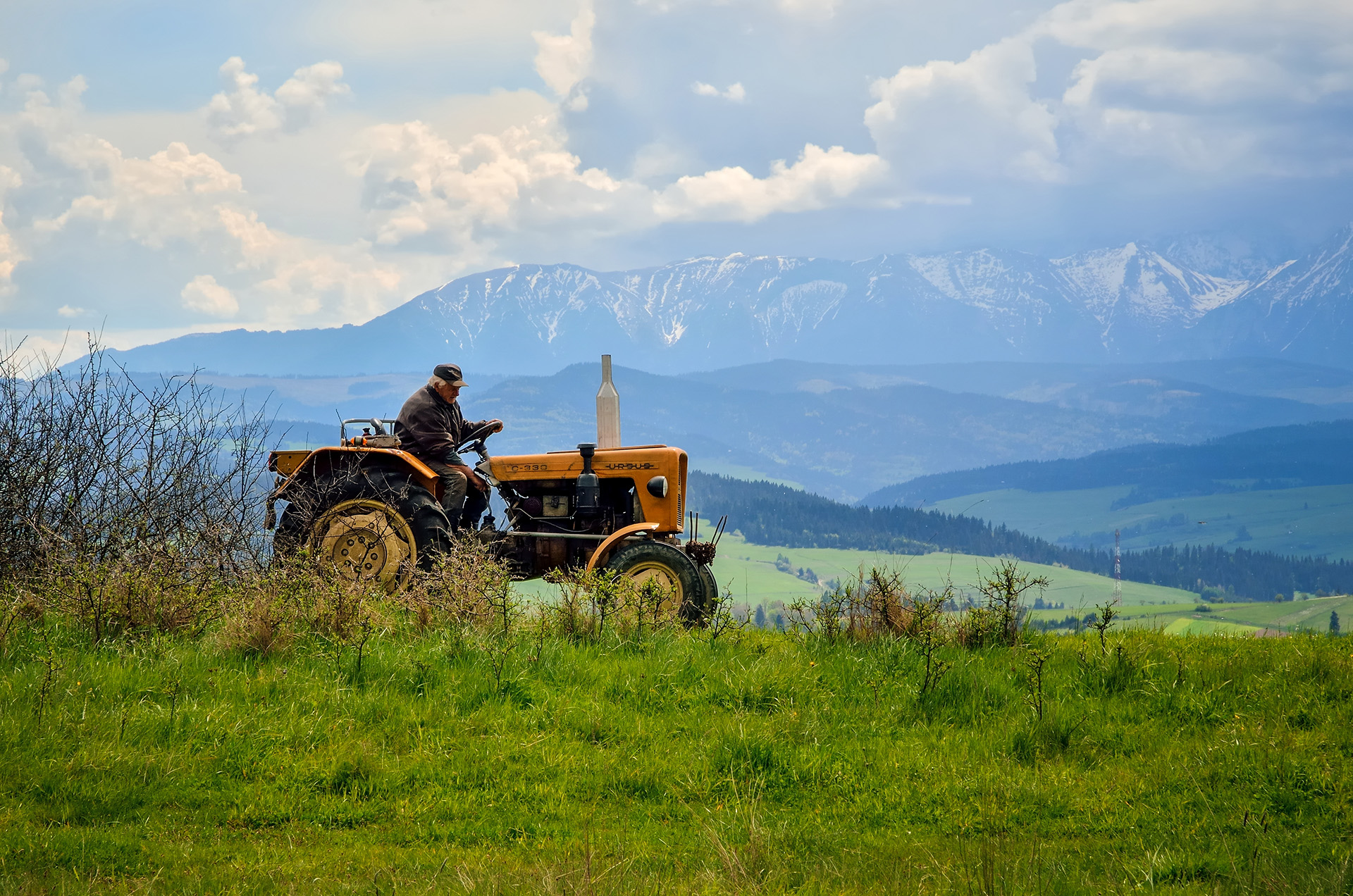 credit foto Robert Wygoda @istock fermier la munte Fermierii români de la munte au la dispoziție un supliment financiar de 414.800.000 euro