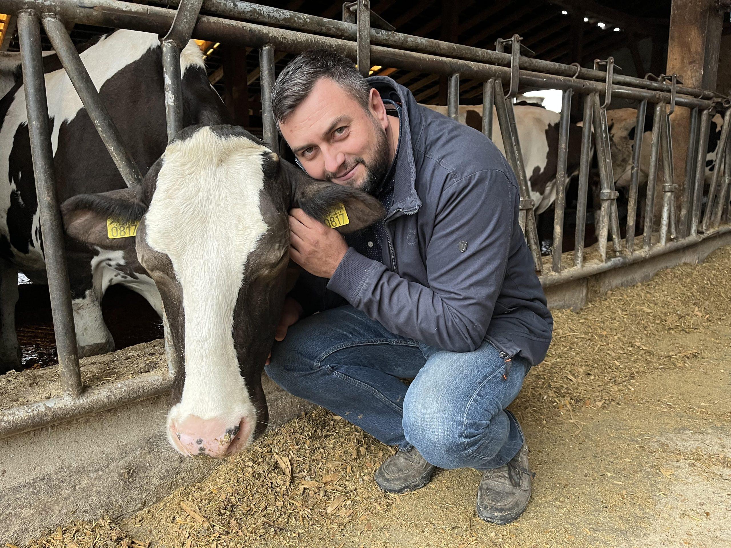 Leon Cloșcă, administratorul fermei Dinuța Farm SRL, din Dumitra, județul Bistrița Năsăud