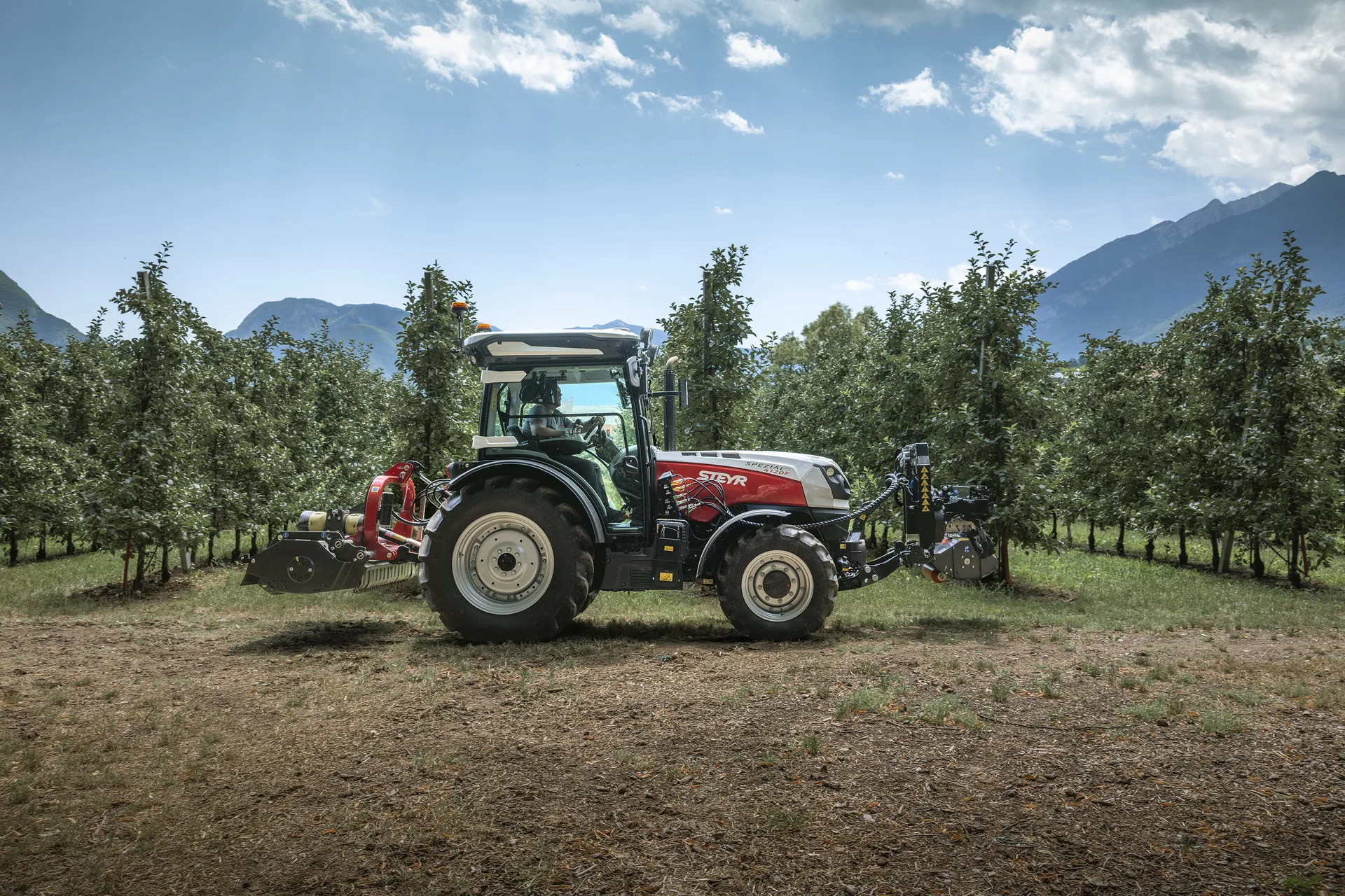 STEYR revine în segmentul tractoarelor specializate cu noua gamă Spezial F CVT